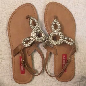 Women’s sandals